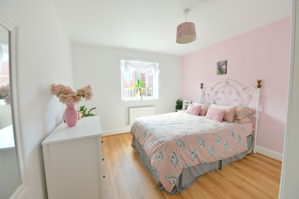 Bedroom- click for photo gallery